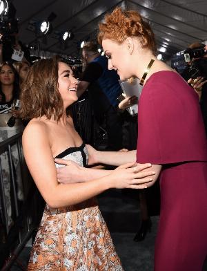 Maisie-Williams-Sophie-Turner-Sexy-2-768x1005.jpg