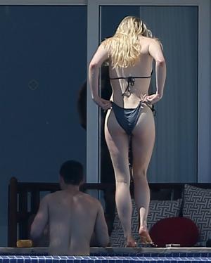 Sophie-Turner-Sexy-1-768x958.jpg