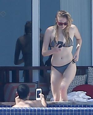 Sophie-Turner-Sexy-4-768x945.jpg