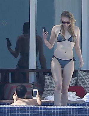 Sophie-Turner-Sexy-6-768x1008.jpg