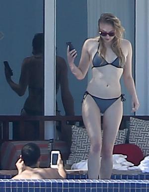 Sophie-Turner-Sexy-7-768x995.jpg