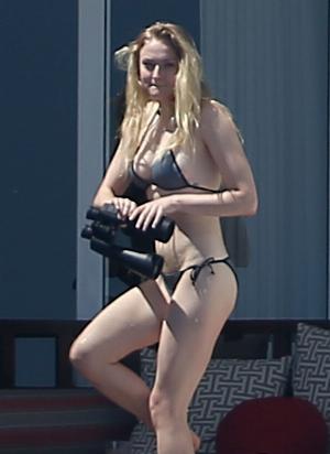 Sophie-Turner-Sexy-8-744x1024.jpg