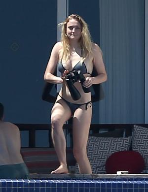 Sophie-Turner-Sexy-9-768x1000.jpg