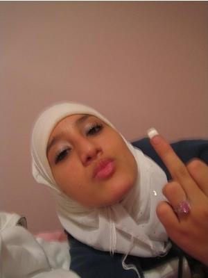 candidhijabi516.jpg